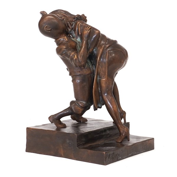Ole Ahlberg bronze. Ole Ahlberg, f. 1949, skulptur i bronze forestillende Tintin og kvinde udført 2011 som 10/30. H: 23cm. Sokkel: 16x14,5cm