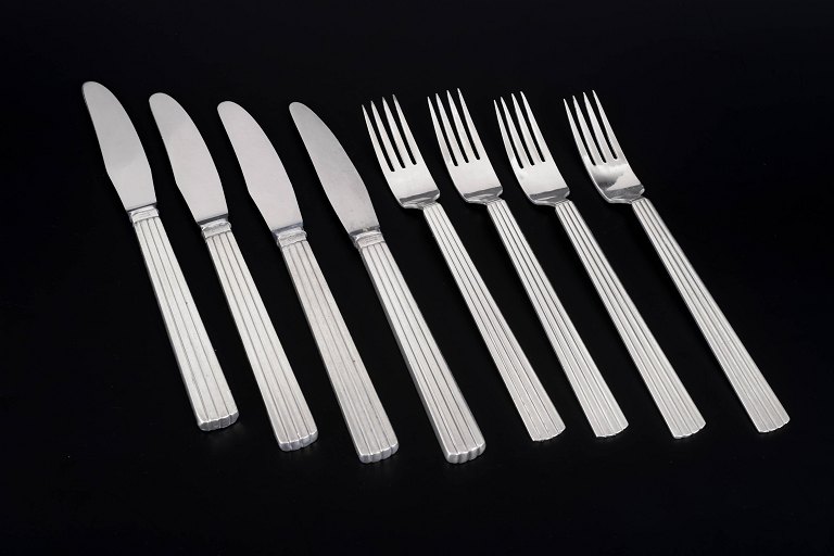 Georg Jensen Bernadotte, frokostbestik til fire personer.