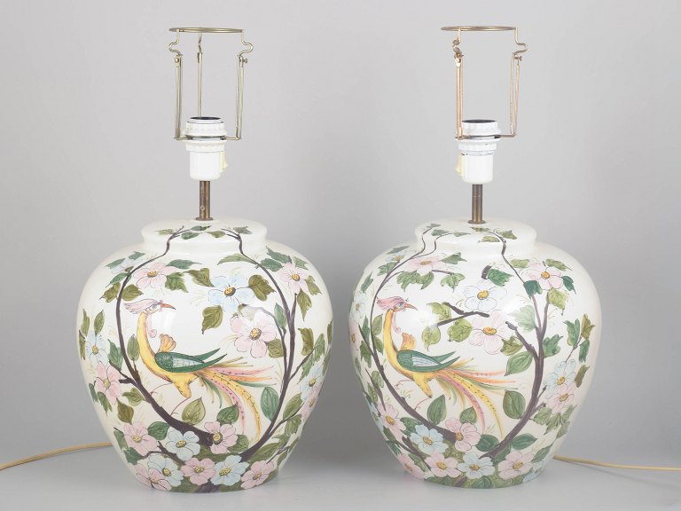 Par meget store italienske bordlamper i porcelæn.