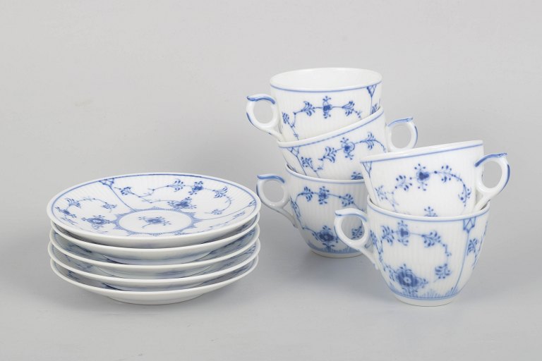 Royal Copenhagen, Musselmalet Riflet, sæt med fem kaffekopper og underkopper.