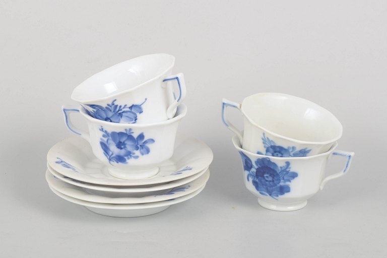 Royal Copenhagen, Blå Blomst Kantet, sæt med fire kaffekopper og underkopper.