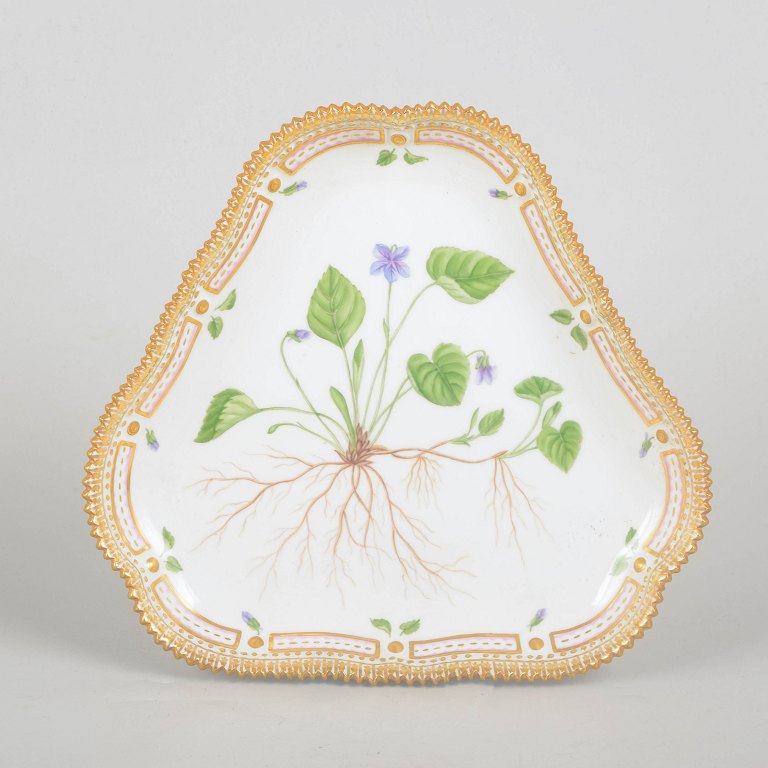Royal Copenhagen, Flora Danica trekantet fad.