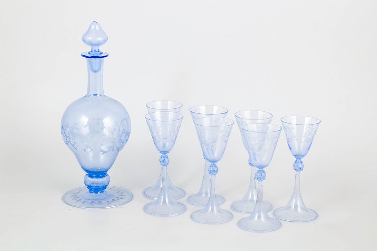 Murano sæt med syv likørglas og karaffel, midten af det 20. århundrede.