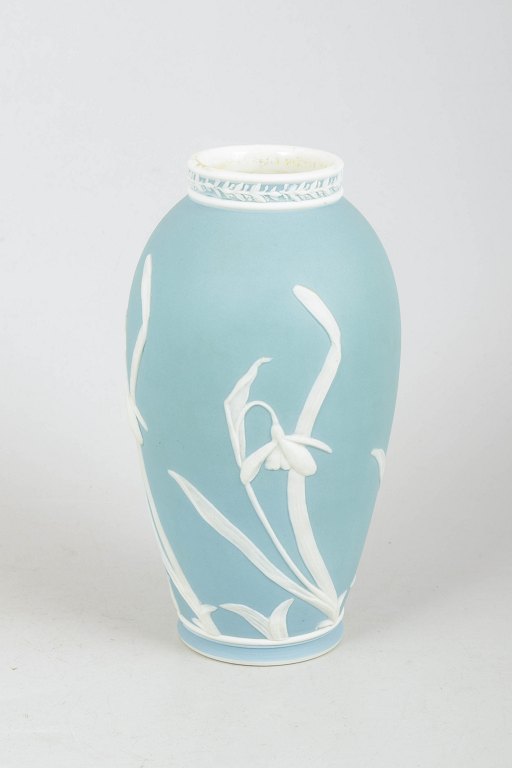 Gustavsberg, vase med reliefdekoration.